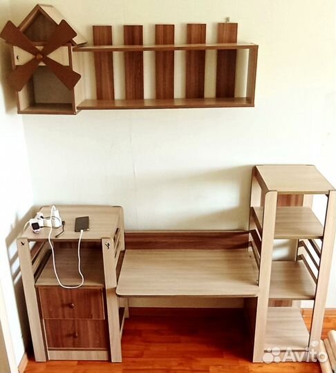 Детский письменный стол