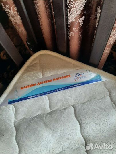 Детская кроватка с маятником и ящиком