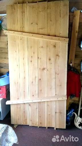 Двери в деревянный дом