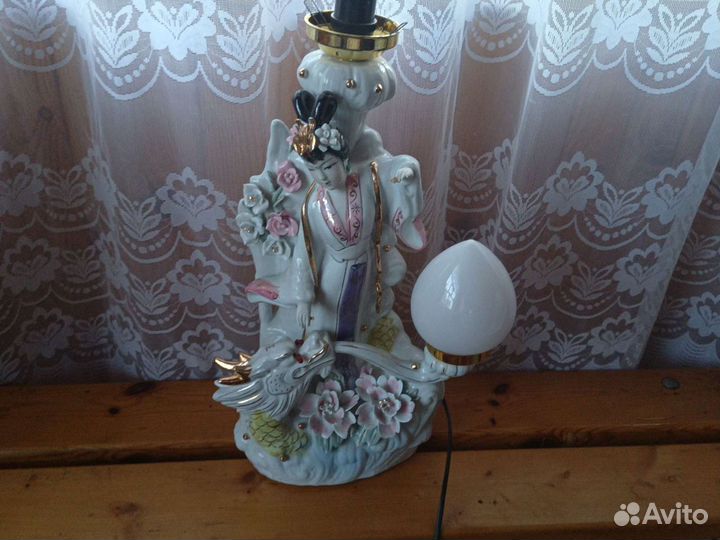 Фарфоровый подсвечник