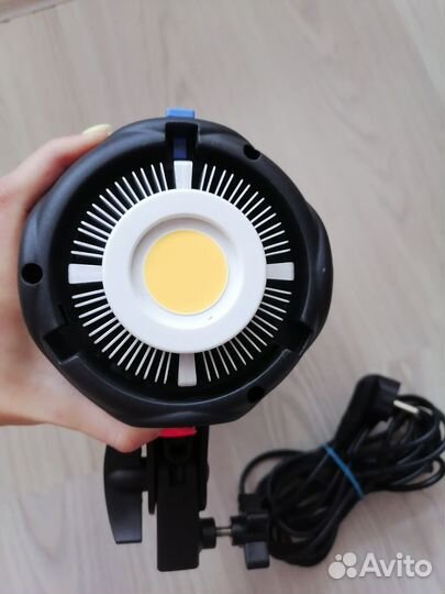 Осветитель студийный Falcon COB120