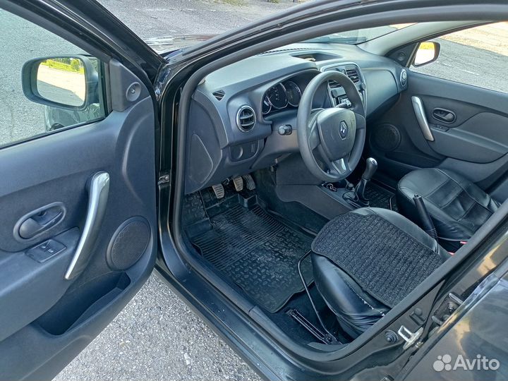 Renault Logan 1.6 МТ, 2014, битый, 177 000 км