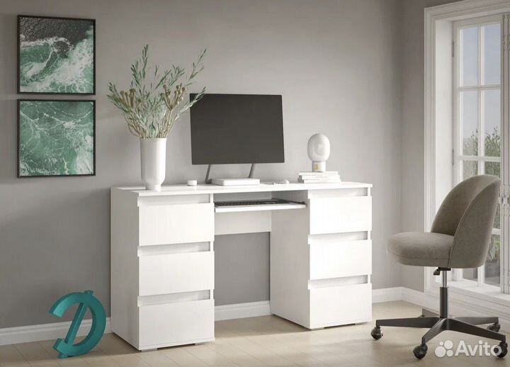 Стол компьютерный белый