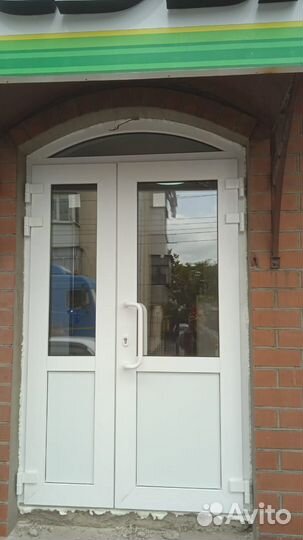 Входная пластиковая дверь