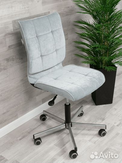 Кресло серо-голубое