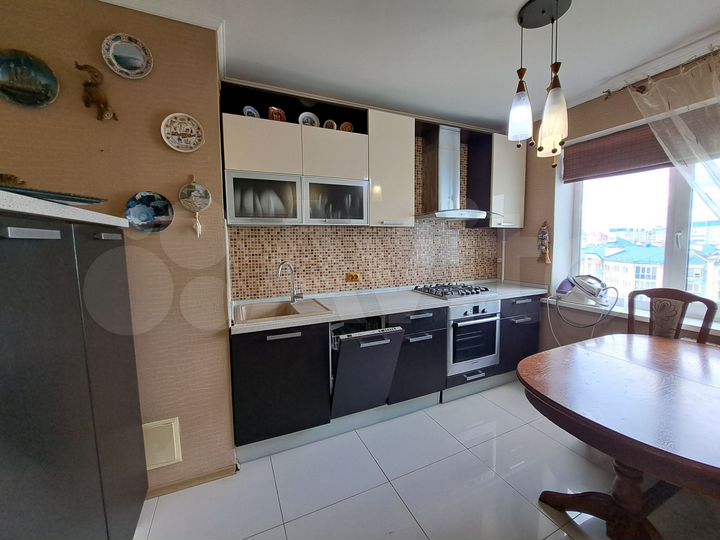 4-к. квартира, 86 м², 8/10 эт.