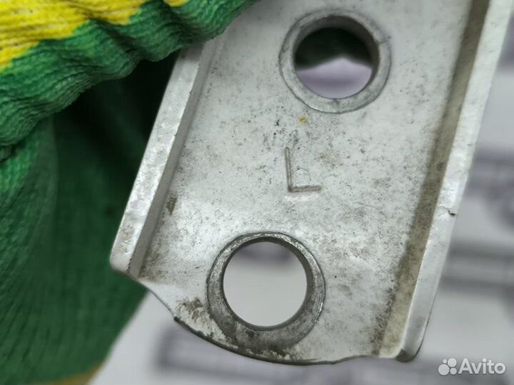 Петля двери задняя левая Toyota Camry XV40 2006