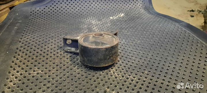 Подушка двигателя Mitsubishi Libero