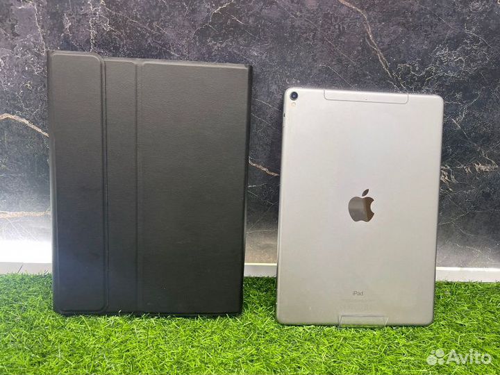 Планшет Apple iPad (5-го поколения) (2017)