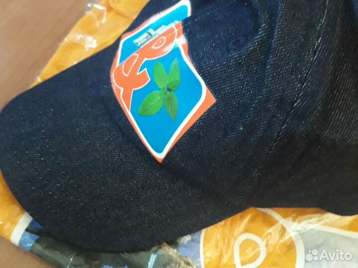 Футболка и бейсболка