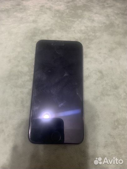 Телефон iPhone 6s