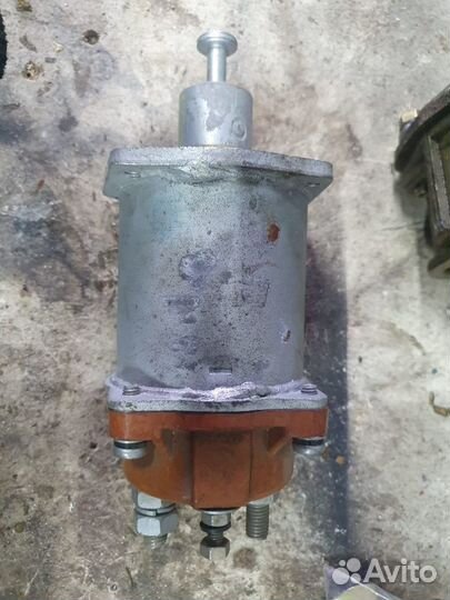 Реле втягивающее