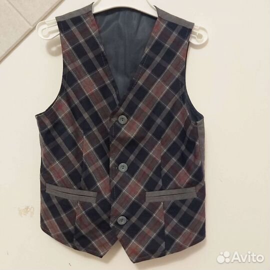 Жилетка школьная серая в клетку 128 р-р