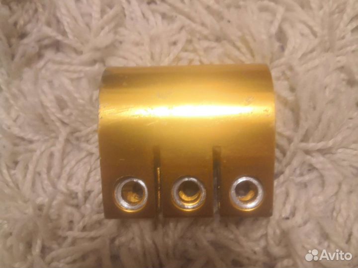 Зажим для трюкового самоката