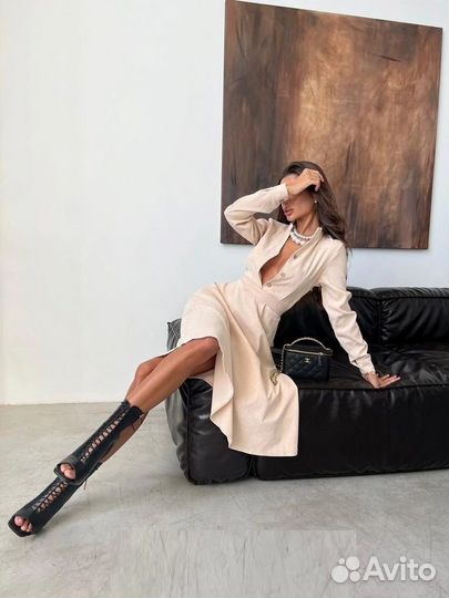 Платье с пуговицами миди