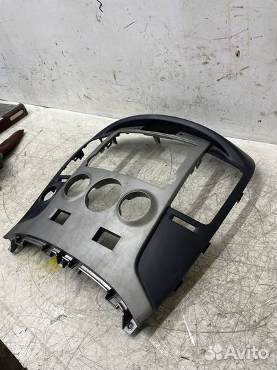 Накладка центральная Hyundai Grand Starex 1