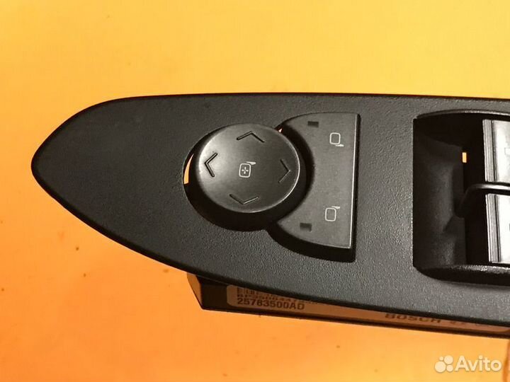 Блок управления стеклоподъемниками передний левый