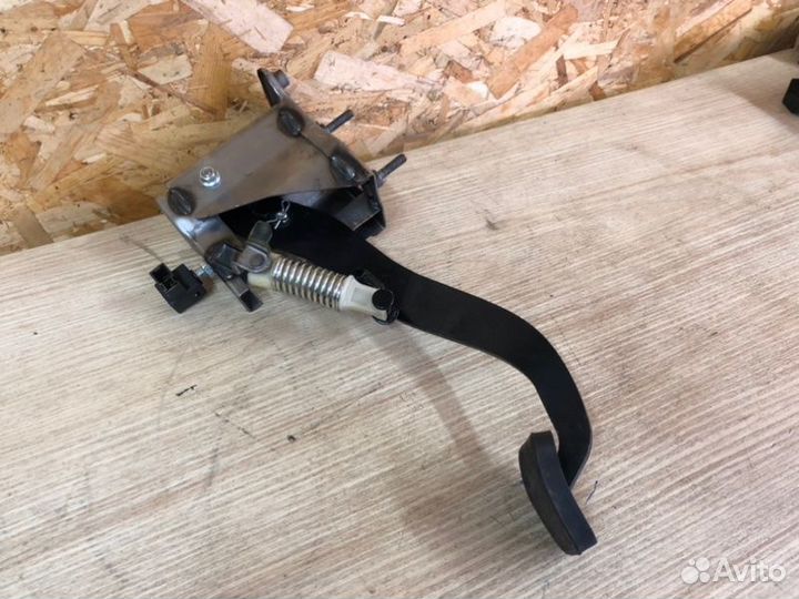 Датчик педали сцепления Ssangyong Actyon