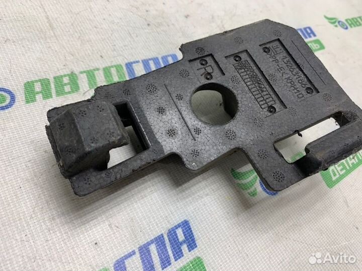 Абсорбер бампера передний правый Opel Zafira B