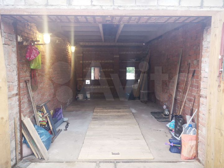 Гараж, > 30 м²