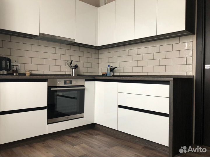 Гарнитур кухонный. Влагостойкая столешница