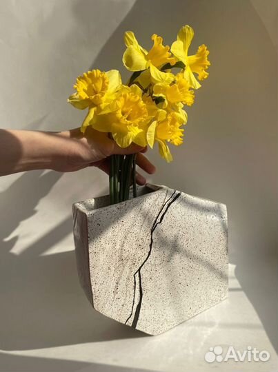 Интерьерная ваза из каменной массы 20 см