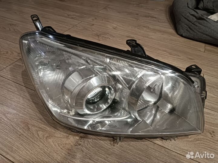 Фара правая Toyota Rav4 2006-2013 оригинал
