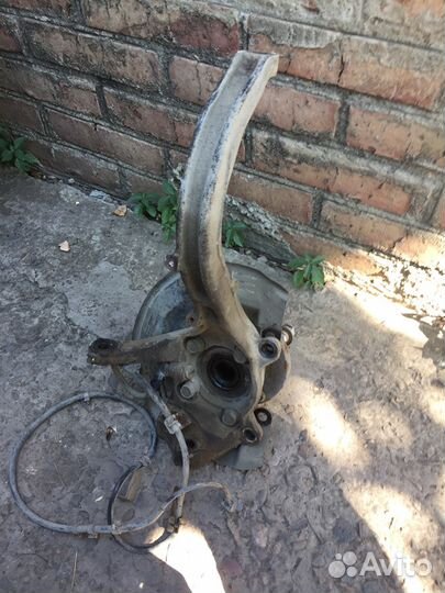 Поворотный кулак Mitsubishi galant 8