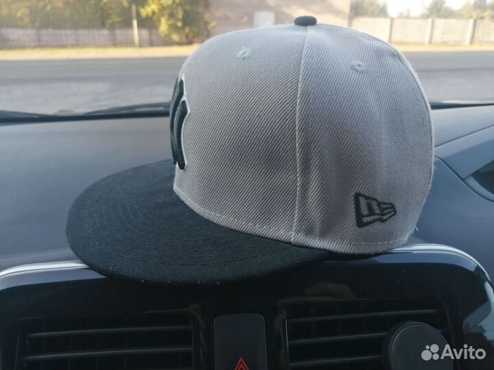 Бейсболка/кепка с прямым козырьком