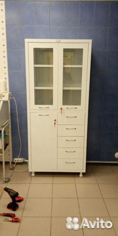 Медицинский шкаф