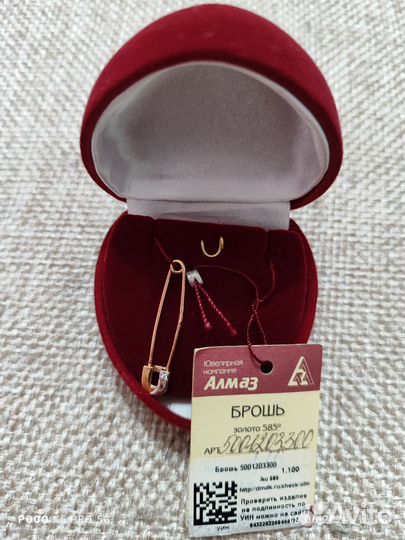 Золотая брошь булавка