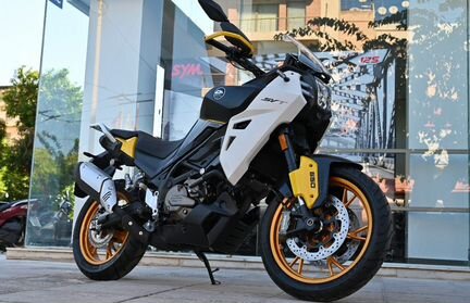 Дорожный мотоцикл QJ Motor SVT 650X