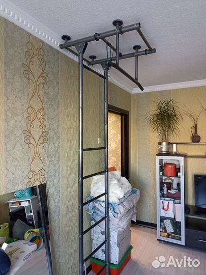 Турник настенный