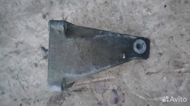 Кронштейн Mercedes-Benz Sprinter OM646 646.701