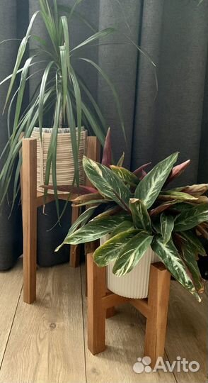 Деревянная подставка для цветов