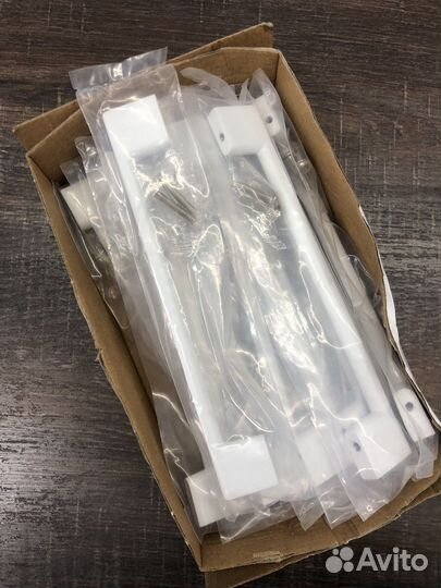 Мебельные ручки белые