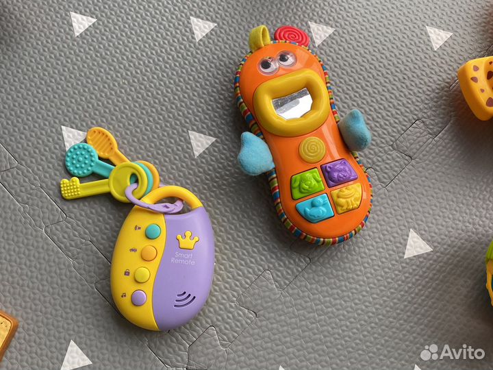 Развивающие игрушки для малышей пакетом