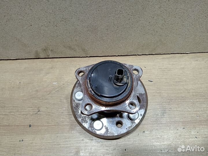 Ступица задняя левая Toyota Camry 50