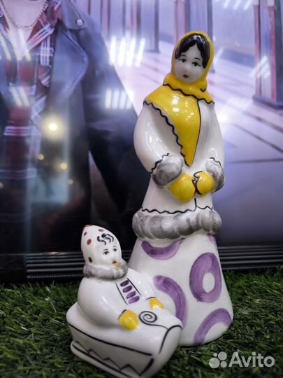 Фарфоровая статуэтка 