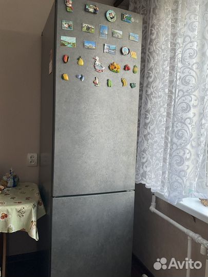 Холодильник почти новый