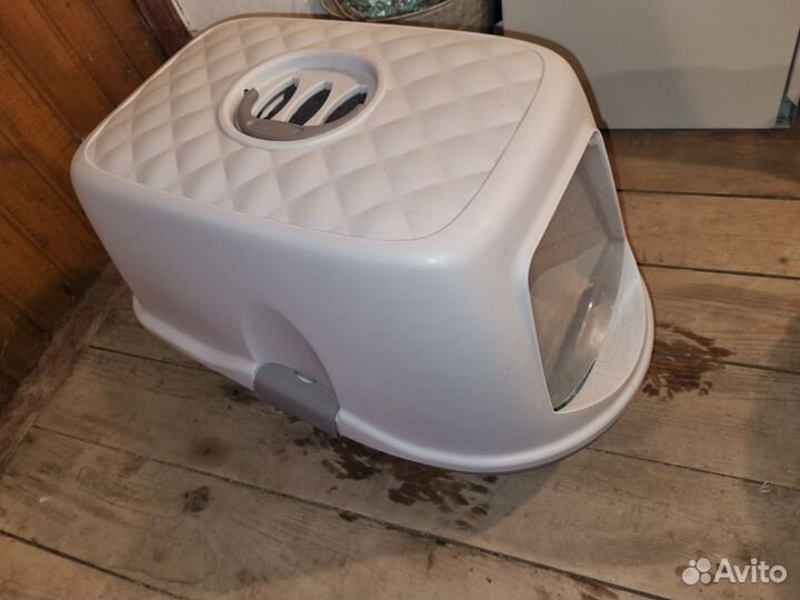 Переноска и кошачий лоток