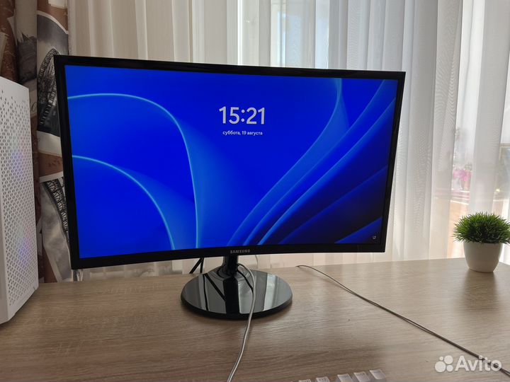 Изогнутый Монитор Samsung 