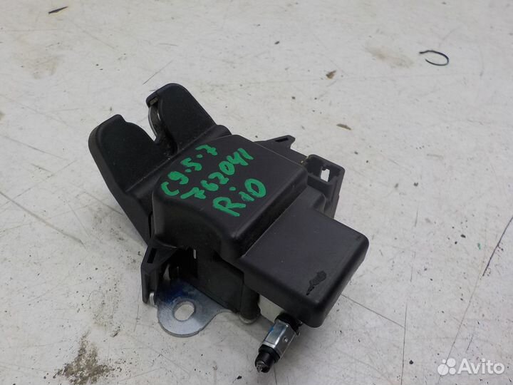 Замок багажника на Kia Rio 812304Y020