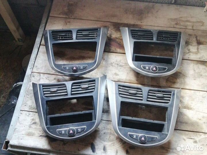 Рамка магнитолы Hyundai Solaris