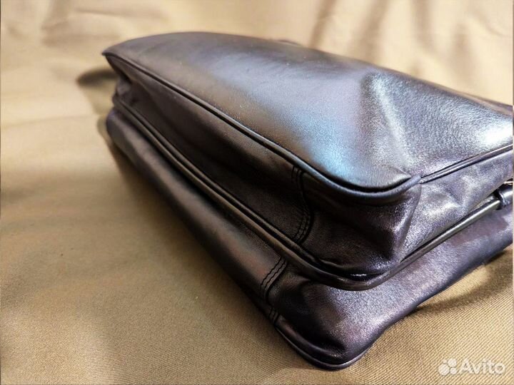 Портфель Eminsа вместительный. Натуральная кожа. О