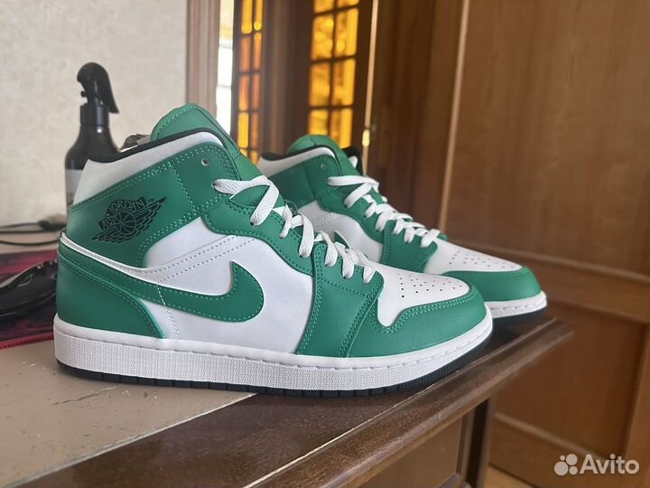 Nike air jordan 1 mid lucky green