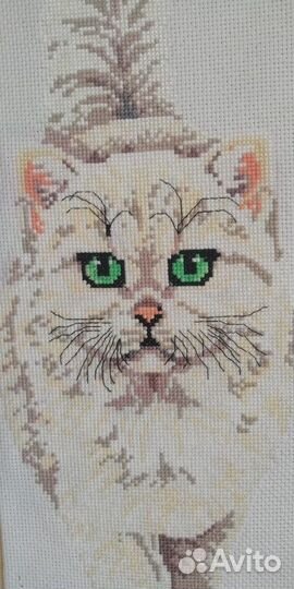 Картина вышита крестиком