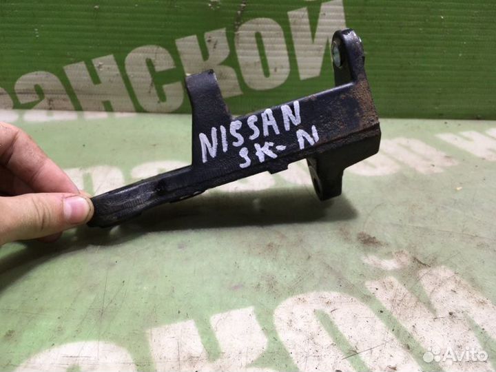 Кронштейн генератора Nissan Skyline PV36 VQ35HR