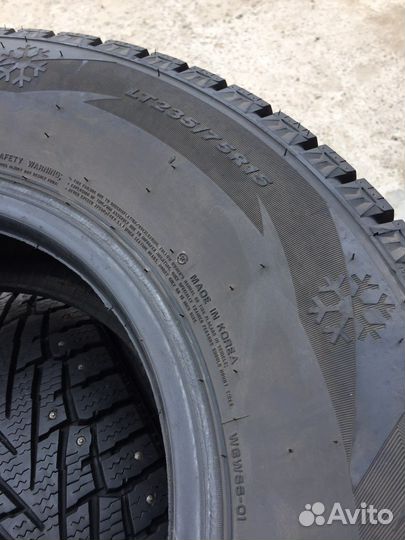 Roadstone Winguard WinSpike SUV 235/75 R15