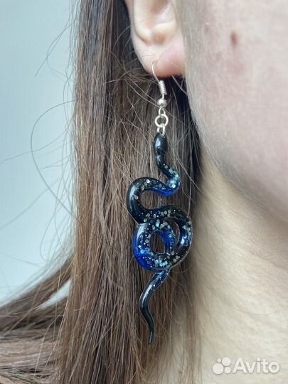 Серьги-змейки из эпоксидной смолы